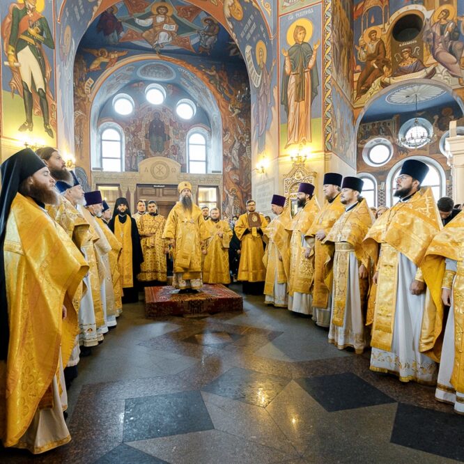 Епископ Кирилл совершил Литургию в храме Рождества Христова г. Мытищи 17.10.2023, фото